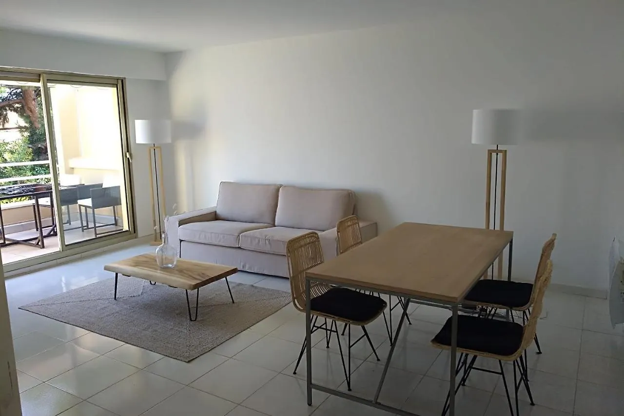 Holiday home 3Bdr Apartment Terrasse Sea View Parking Pool Antibes