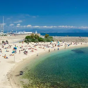 Top-of-range Of 90m2 & 20m2 Of Sunny Terrace, 2min From Sea Antibes